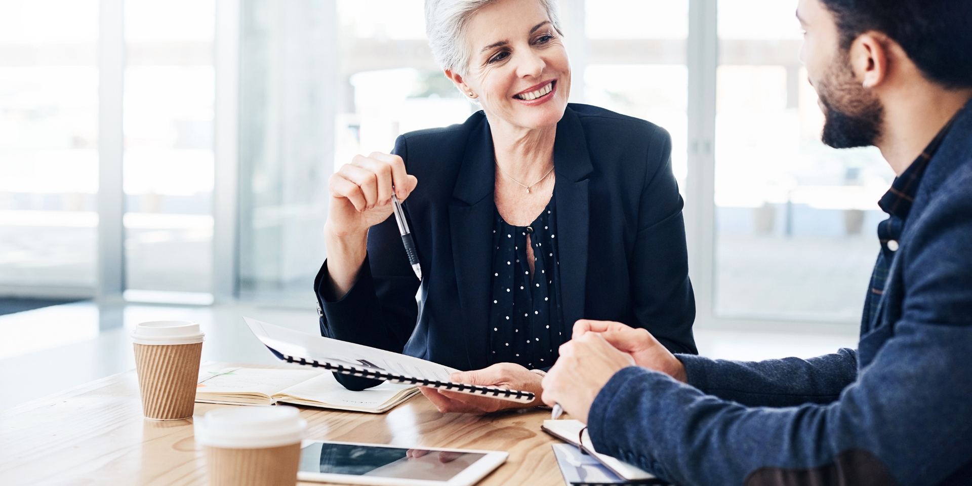 Deux associés en échange